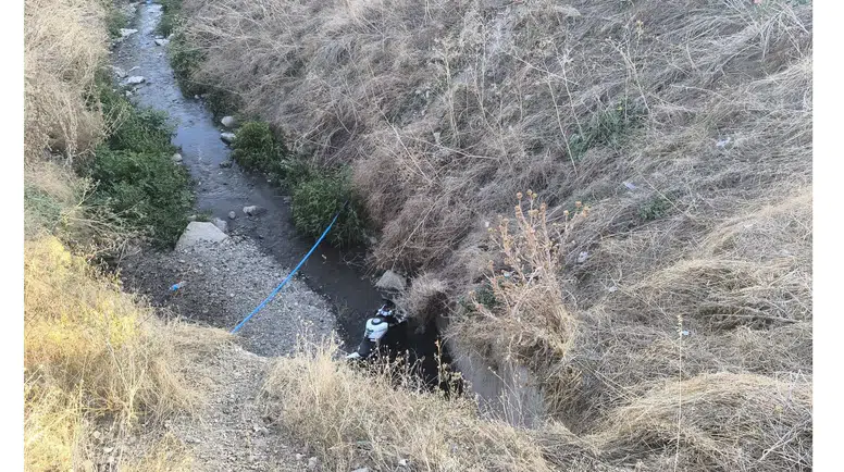 Merzifon’da Korkutan Kaza: Motosiklet Dereye Uçtu!