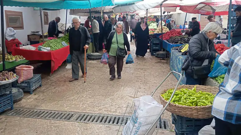 Soğuk Ve Yağmur Pazarı Durduramadı!