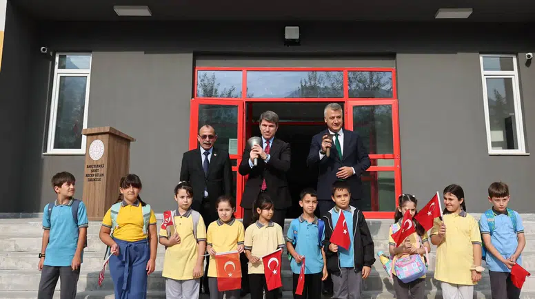 Amasya’da İlk Zil Vali Bakan’la Çaldı!