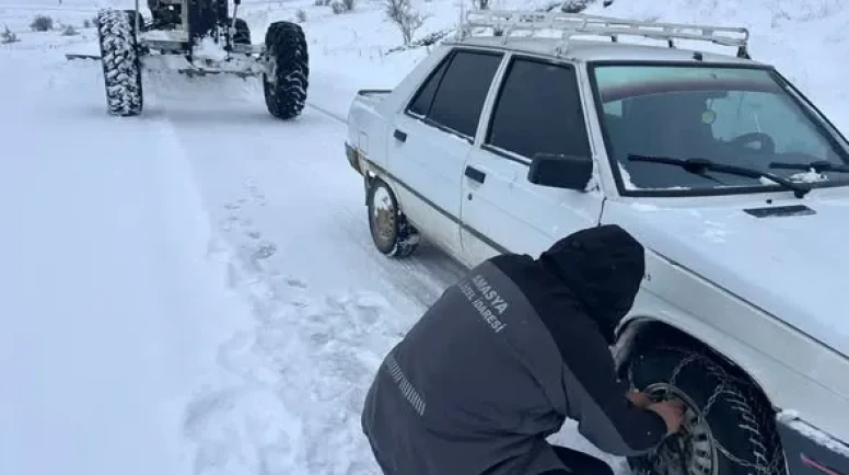 Merzifon’da Karda Mahsur Kalan Vatandaşlar Kurtarıldı