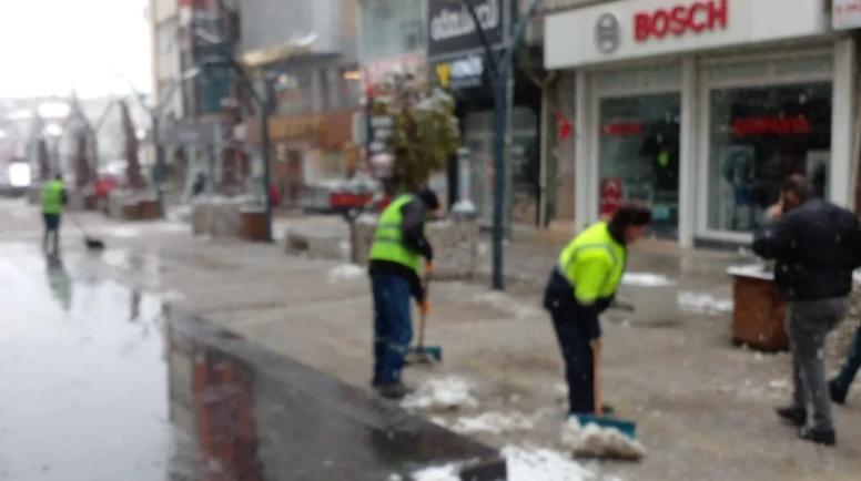 Merzifon Belediye Ekipleri Kar ve Buzla Mücadelede Alarmda