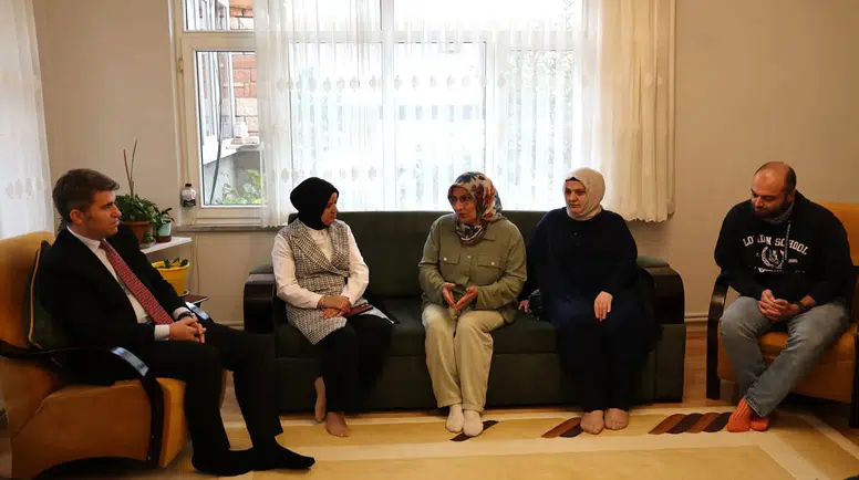 Amasya Valisi Çolak Ailesini Ziyaret Etti