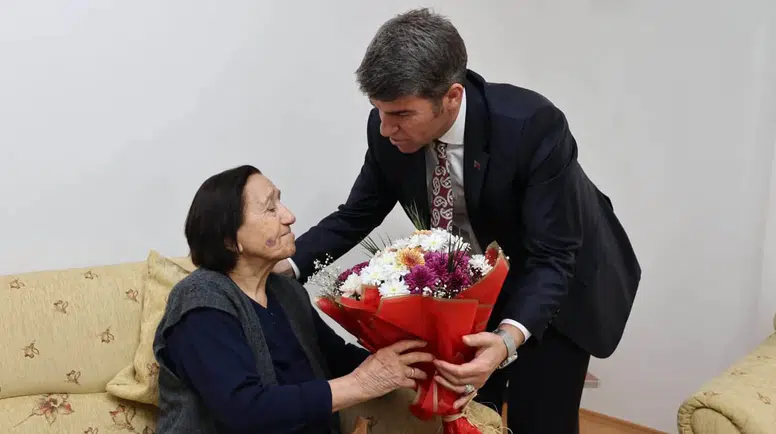 Şehit Annesinin Kapısını Vali Bakan Çaldı