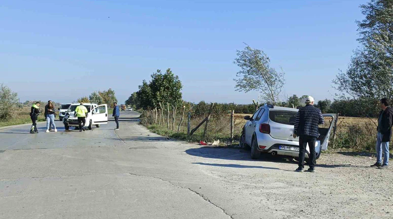İki Otomobil Çarpıştı: 3 Yaralı