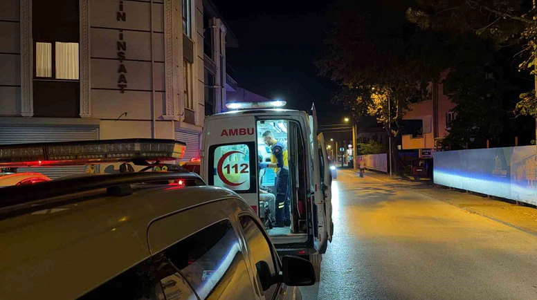Motosiklet Kaldırıma Çarptı: 2 Yaralı