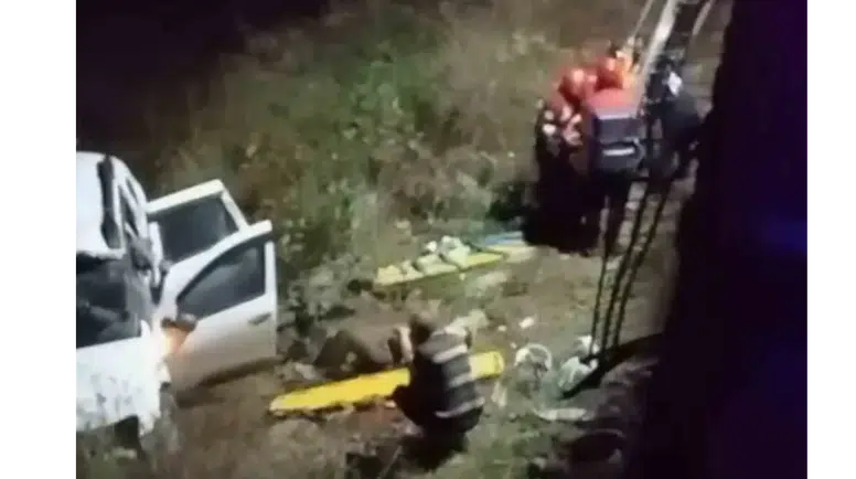 Otomobil Dereye Uçtu: 5 Yaralı!