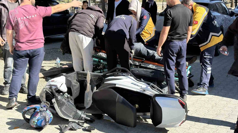 Motosiklet Otomobile Çarptı