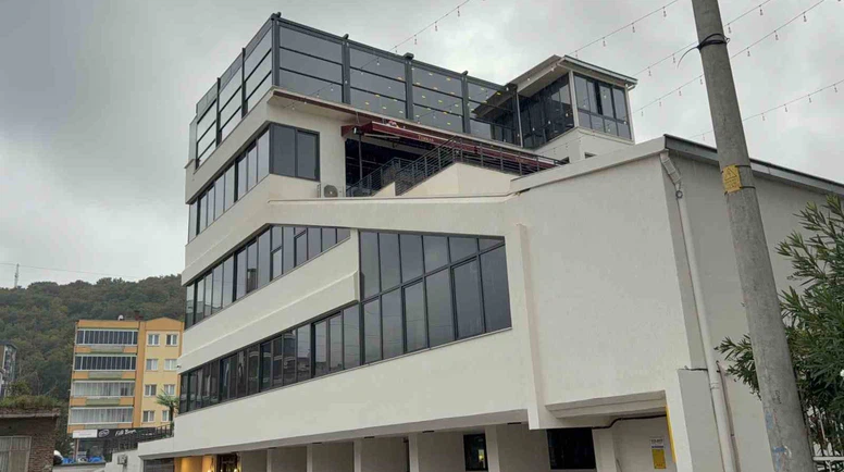 Restoranın yemek asansörü 4. kattan zemine düştü: Garson hayatını kaybetti