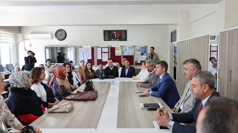 Amasya Valisi Alptekin Anadolu Lisesi’nde