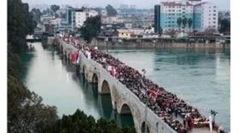 Tarihi Köprüdeki İftara Binler Katıldı!