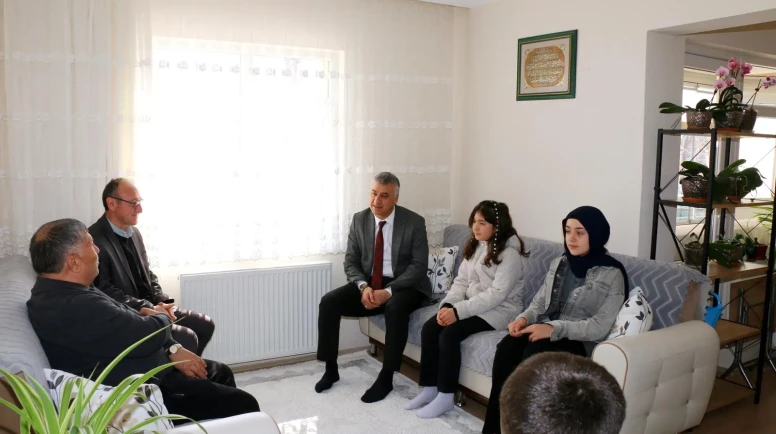 Amasyalı Öğrencilerden Şehit Ailesine Ziyaret