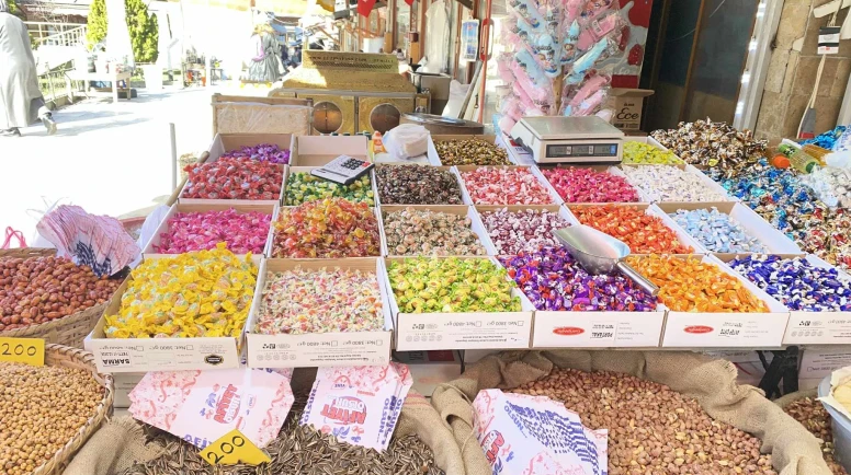 Merzifon'da Bayram Yaklaşırken Şeker ve Çikolata Tezgahları Hazır!