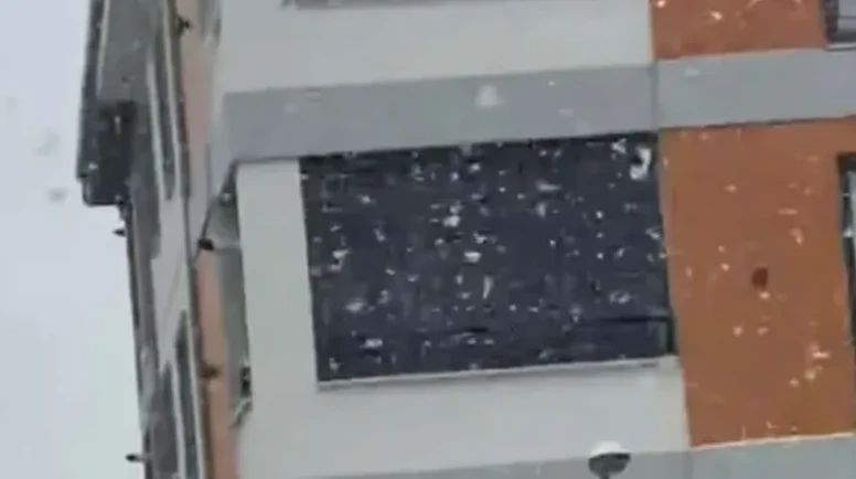 Gümüşhacıköy’de Nisan Sürprizi: Kar Yağışı Şaşırttı