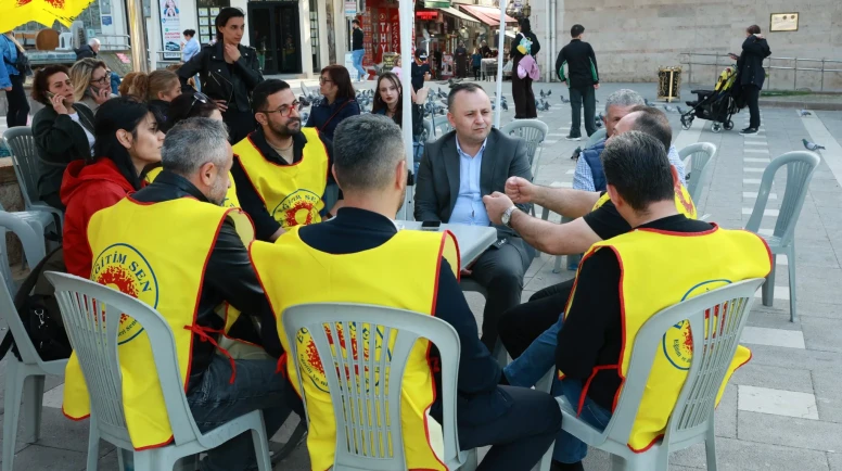 Başkan Sevindi Eğitimcilerin Yanında