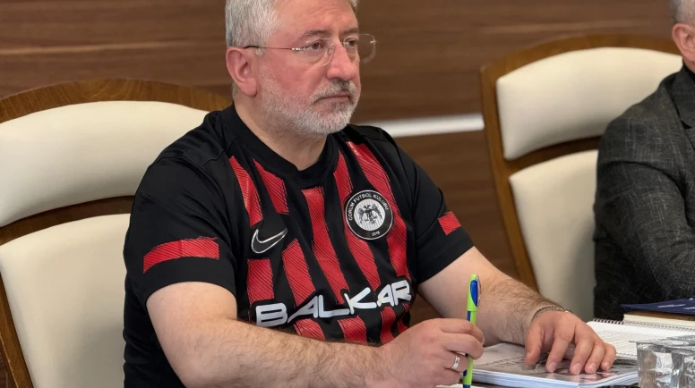 BAŞKANIN FORMA AŞKI