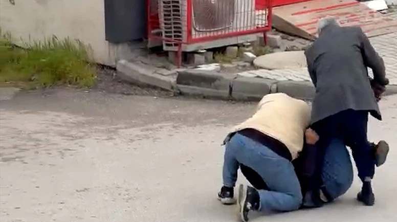 Sokak ortasında kavga