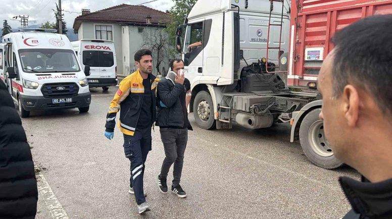 İşçi Servisiyle Minibüs Çarpıştı: 10 Yaralı
