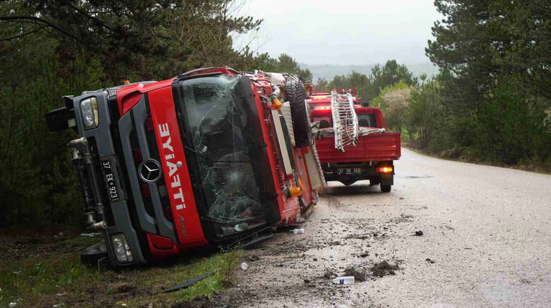 İtfaiye aracı kaza yaptı: 3 personel yaralandı