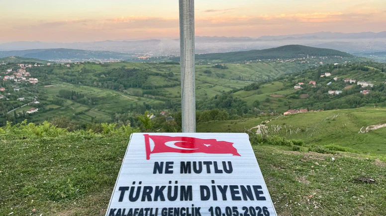 Köyün Zirvesine Türk Bayrağı Diktiler!