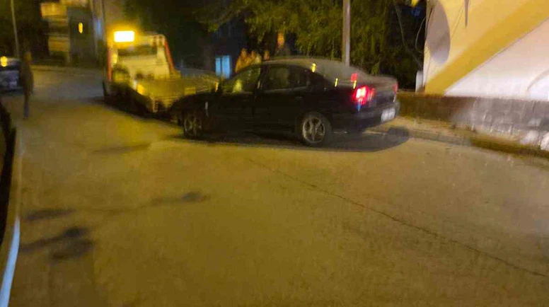 Trafik Kazası: 2 Kişi Yaralandı, O Anlar Kamerada