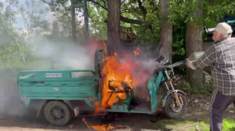 Amasya’da elektrikli motosiklet alev alev yandı