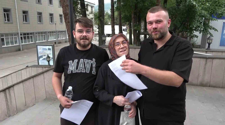 Amasya’da iki oğluyla birlikte YKS’ye giren anne: "Haydi anne dediler"