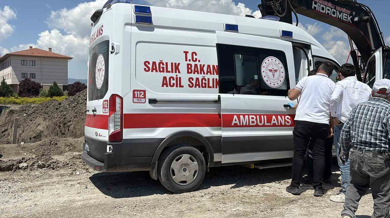 Çorum’da toprak altında kalan işçiyi arkadaşları kurtardı
