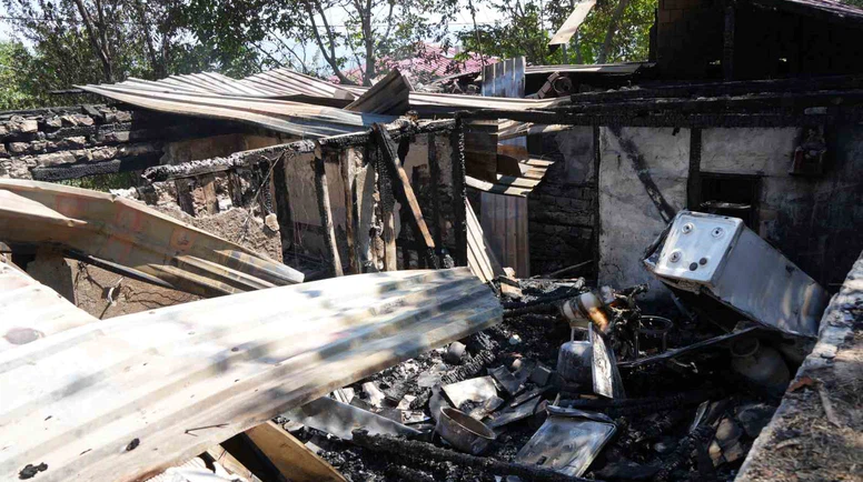 Köy Evi Alevlere Teslim Oldu: Baba Ocağı Kullanılamaz Hale Geldi