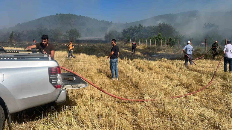 Anız Yangını Korkuttu! Ormana Sıçramadan Söndürüldü