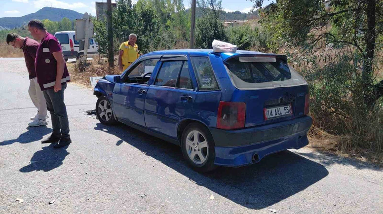 Otomobil ile Motosiklet Çarpıştı: Sürücü Yaralandı