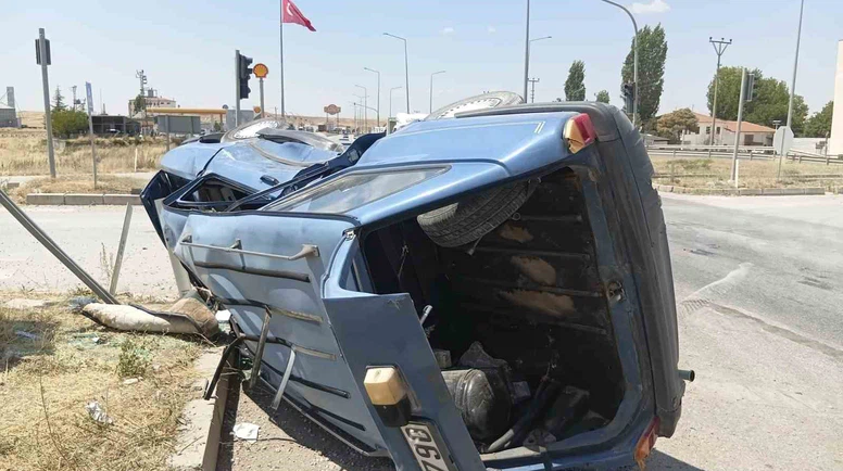 İki Otomobil Çarpıştı: 1 Yaralı