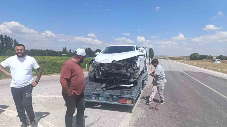 Çorum’da pikap ile otomobil çarpıştı: 2 yaralı