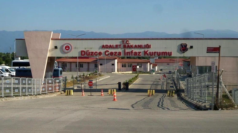 Jandarma Yalanıyla Yaşlı Vatandaşı Dolandırdılar