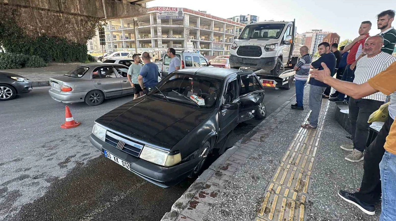 Kavşakta Kaza: Otomobil Sürücüsü Yaralandı