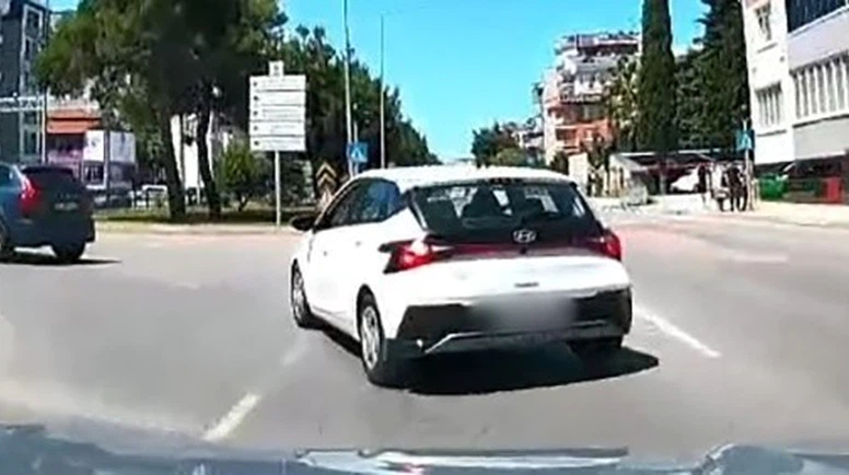 Trafikte Tehlikeli Manevra Kamerada: Kaza Kıl Payı Önledi