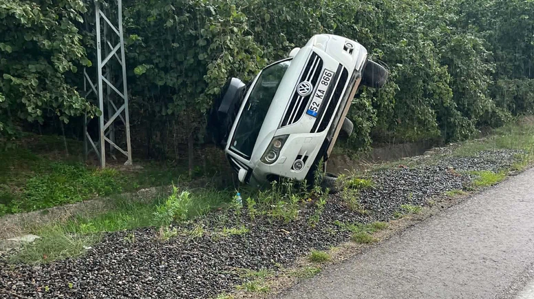 SUV Araç Şarampole Devrildi