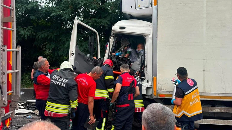 4 Araçlı Zincirleme Kaza: 4 Kişi Yaralandı
