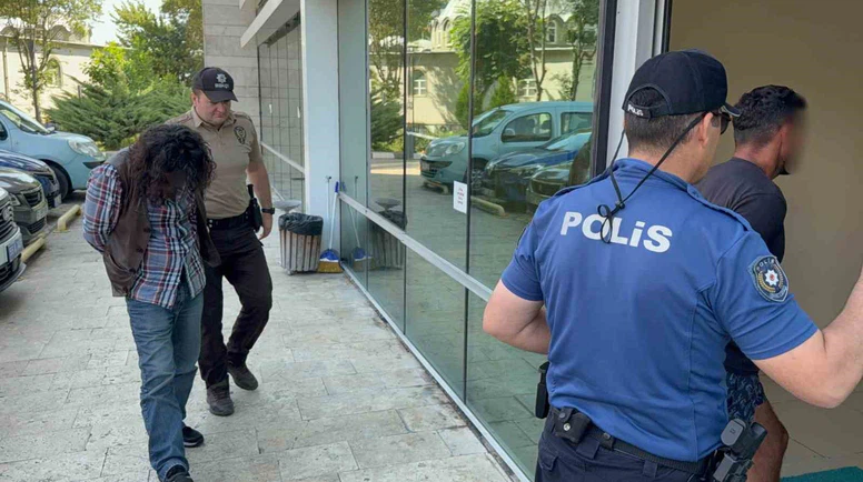 Polise Kafa Atıp Isırdıkları İddia Edilen 2 Şüpheli Tutuklandı