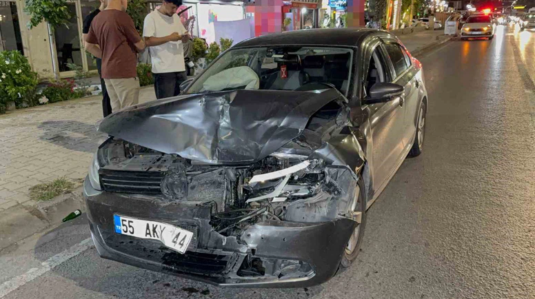 Otomobil Hafif Ticari Araca Çarptı, 1 Yaralı