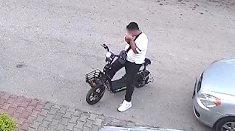 Kediyi Önce Öptü, Sonra Öldürdü!