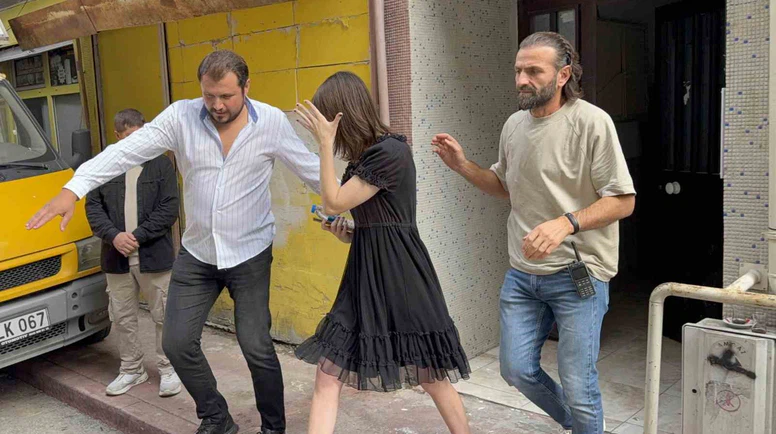 Çatıdaki Genç Kadını Esnaf Kurtardı
