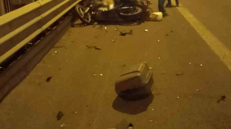 Feci Kaza: Kamyona Çarpan Motosiklet Sürücüsü Hayatını Kaybetti