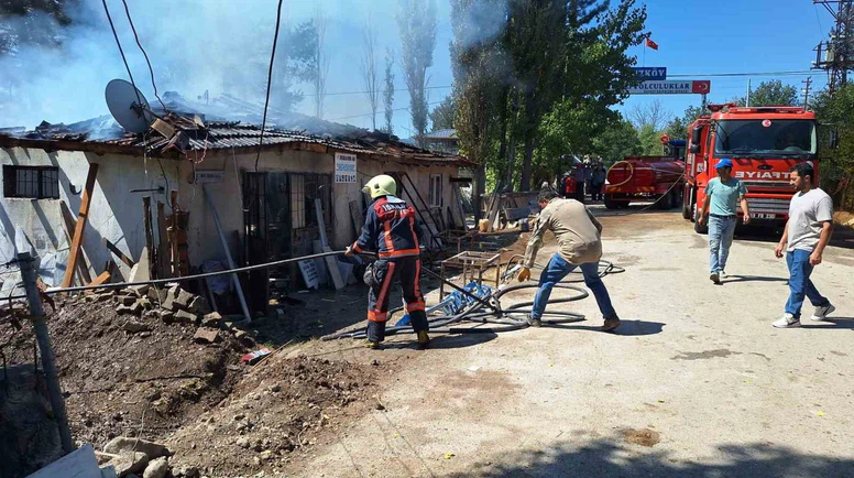 Çorum’da alevlere teslim olan mermer atölyesi kullanılamaz hale geldi