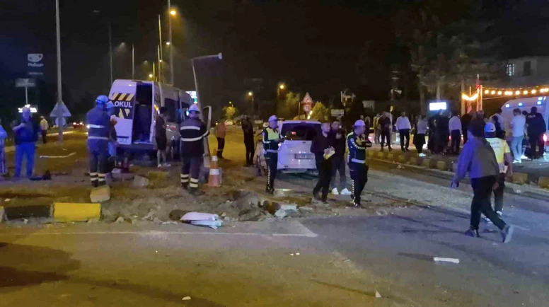 Düğün Dönüşü Feci Kaza: 3’ü Çocuk 21 Yaralı