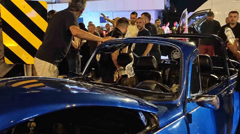 Işıklı Kavşakta İki Araç Çarpıştı: 3 Yaralı!