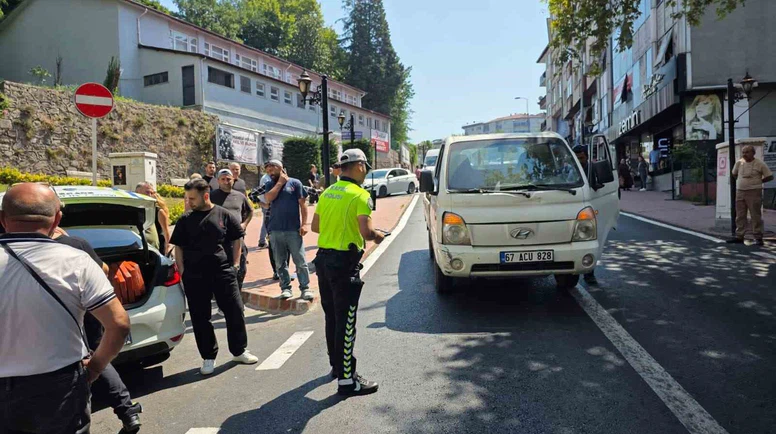 Yolun Karşısına Geçen Yayaya Araç Çarptı