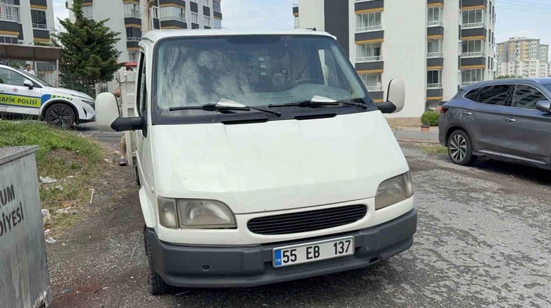 Kamyonet Ticari Taksiye Çarptı: 1 Kişi Yaralandı