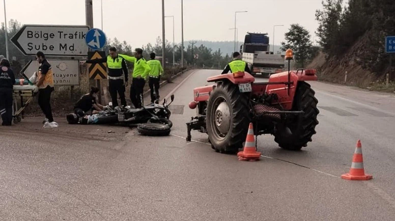 Motosiklet Traktöre Çarptı: 2 Yaralı