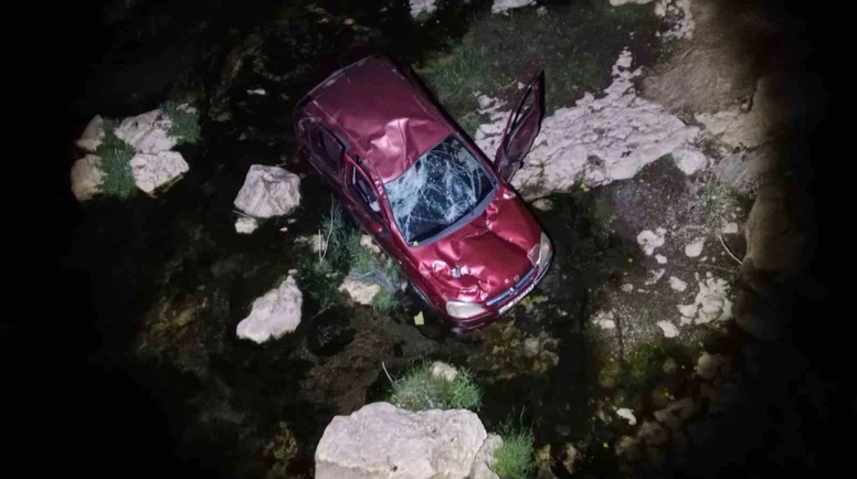 Otomobil Köprüden Çaya Uçtu: 4 Yaralı