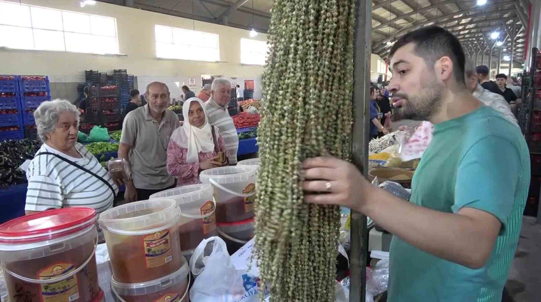 Kuru çiçek bamya pazarda gramla satılıyor: "Hızır’ın cebinden düşen bamya"